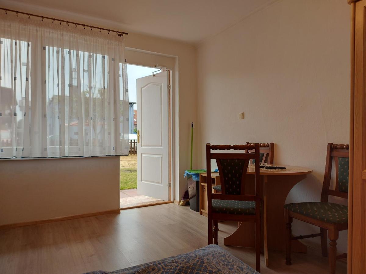 Pokoje Goscinne Tomasz Międzywodzie Exterior foto